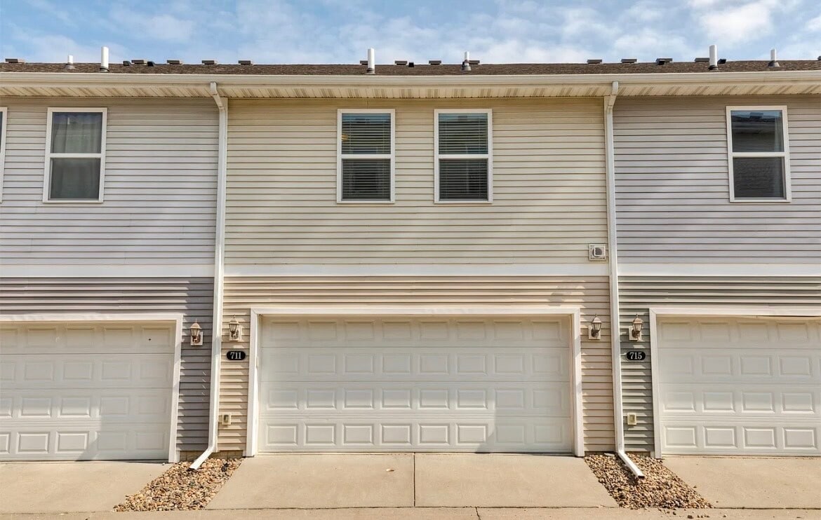 Building Photo - 711 Newport Pl