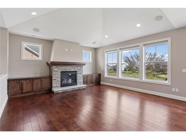 Building Photo - 16588 E Lake Dr