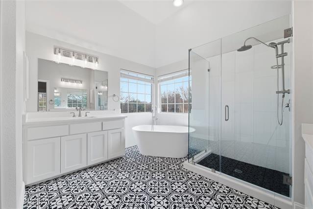 Building Photo - 715 Lakeway Dr