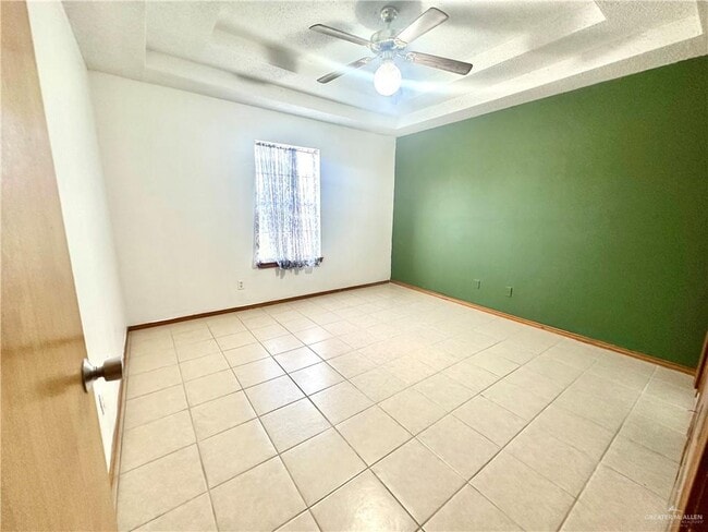 Building Photo - 1016 Fairway Dr