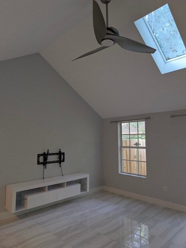 Building Photo - 9780 SW 52nd Rd