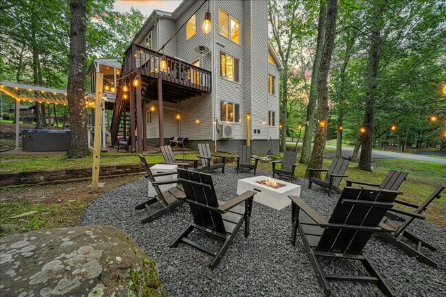 Building Photo - 1825 Jennifer Dr