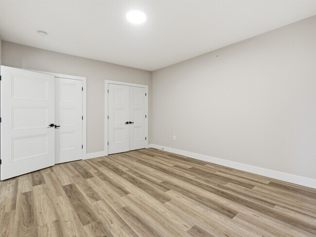 Building Photo - 304 61st St