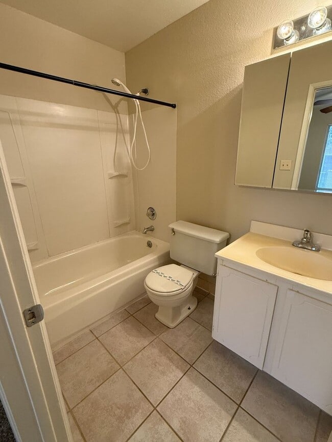 Building Photo - 14652 Yerba Buena Way
