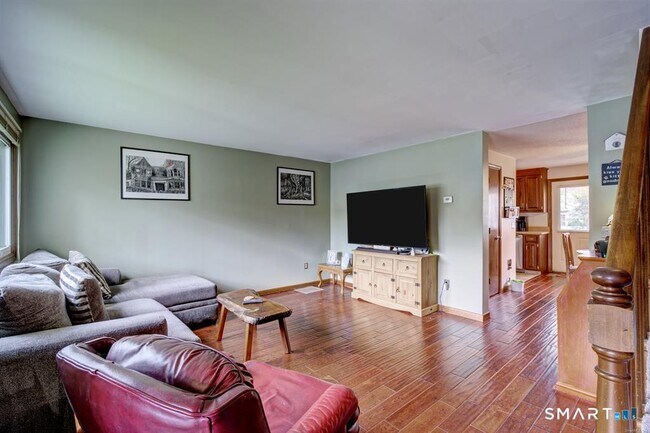 Building Photo - 6 Oak Forest Dr