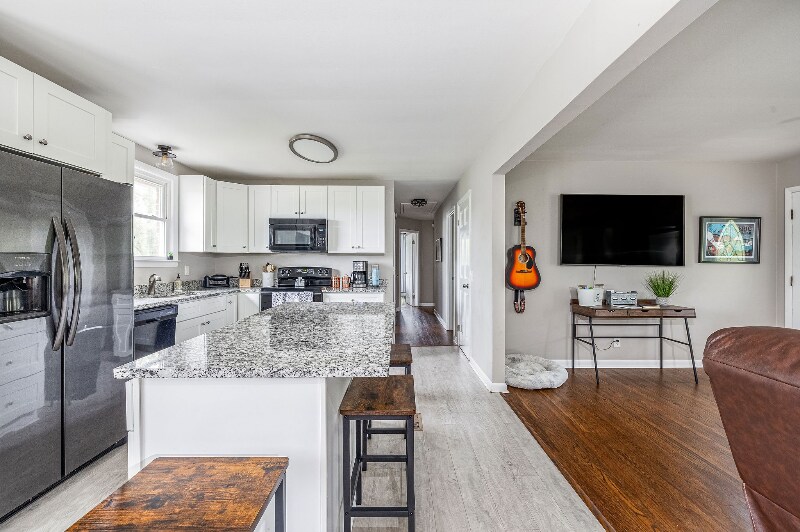 Building Photo - 204 Edgewater Dr