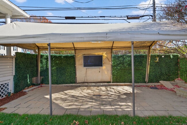 Building Photo - 12 N Main St