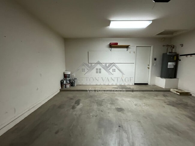Building Photo - 16612 W Cottonwood St