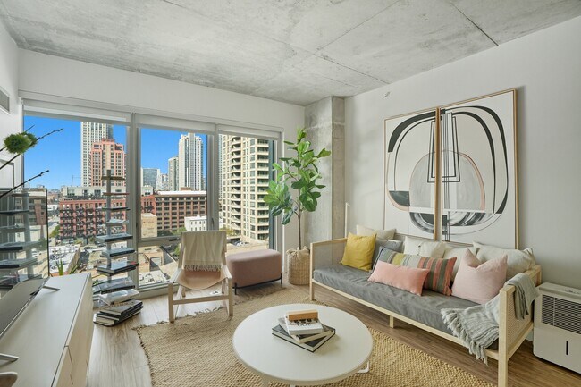Building Photo - 157 N Desplaines St