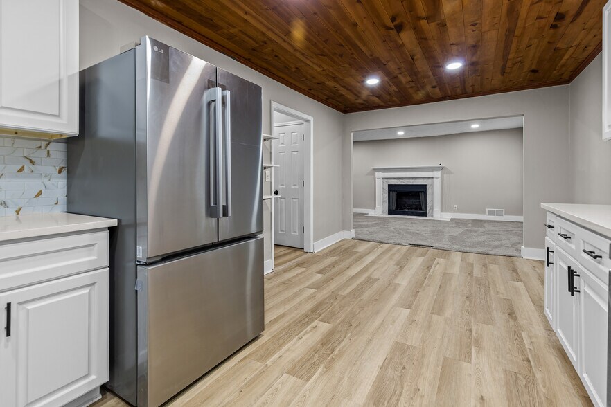 Building Photo - 800 Post Road Cir