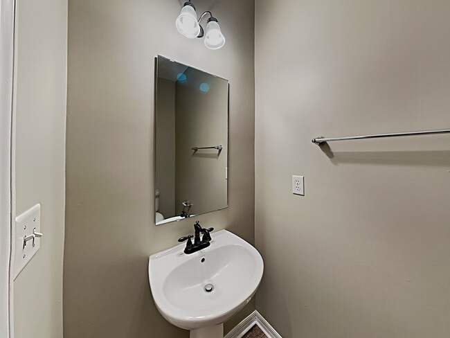 Building Photo - 3662 Lightview Ln