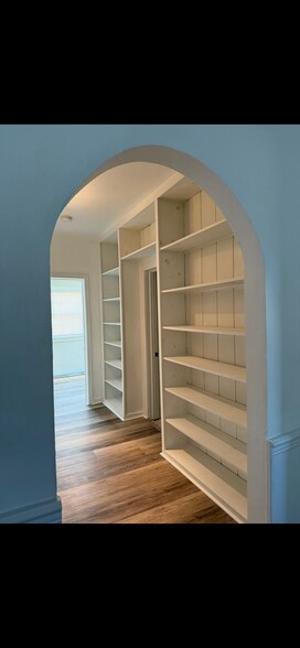 Building Photo - 952 Magothy Ave