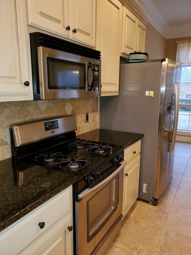 Building Photo - 9737 Faversham Ct