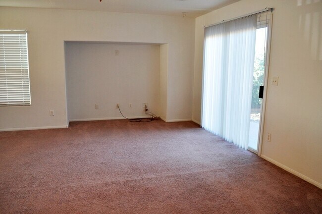 Building Photo - 452 Groft Way