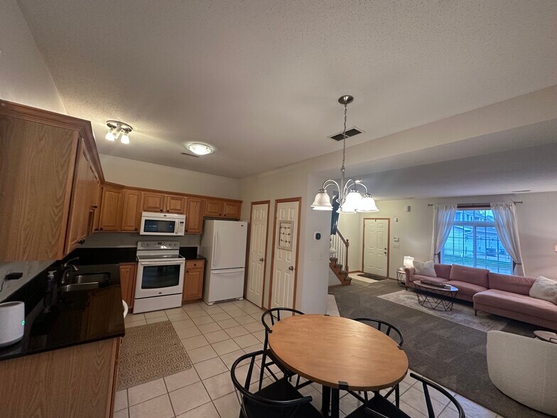Building Photo - 2132 Ridgeview Cir