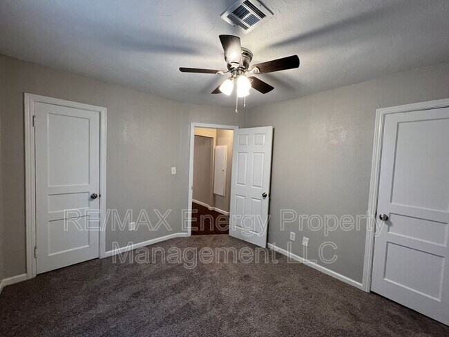 Building Photo - 2224 Doris Ave