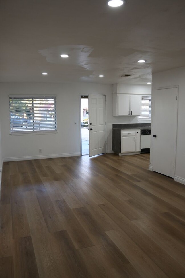 Building Photo - Spacious 3-Bedroom Home with Central A/C, ...