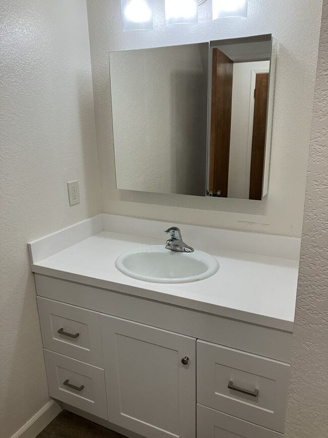 Building Photo - 173 Birch Ave