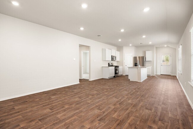 Building Photo - Beautiful 3 Bed Home in Preserve at Medina | Granite Counters, Covered Patio & Community Amenities