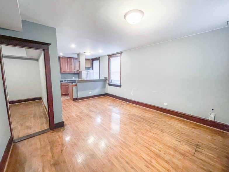 Building Photo - 2825 N Francisco Ave