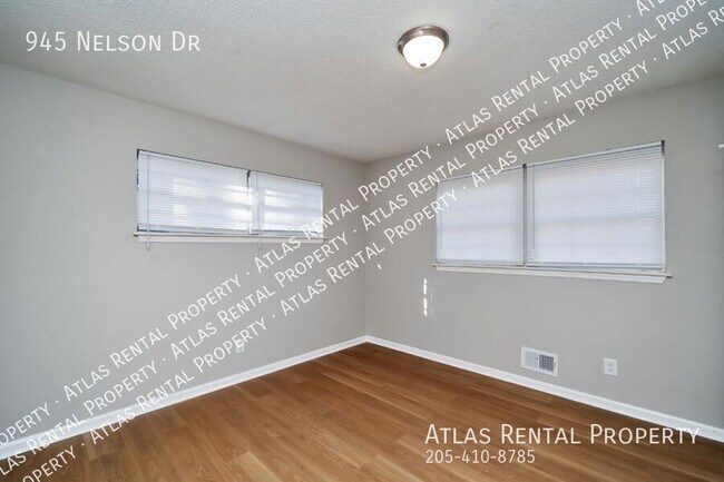 Building Photo - 945 Nelson Dr