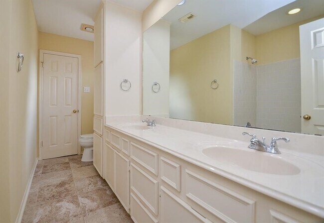 Building Photo - 16714 Colony Terrace Dr