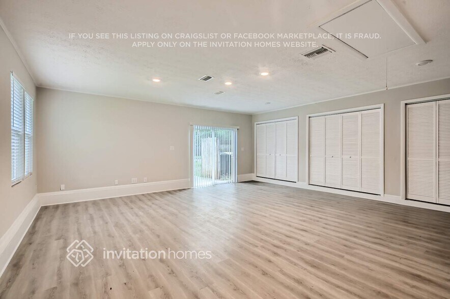 Building Photo - 11093 Mandarin Station Dr E