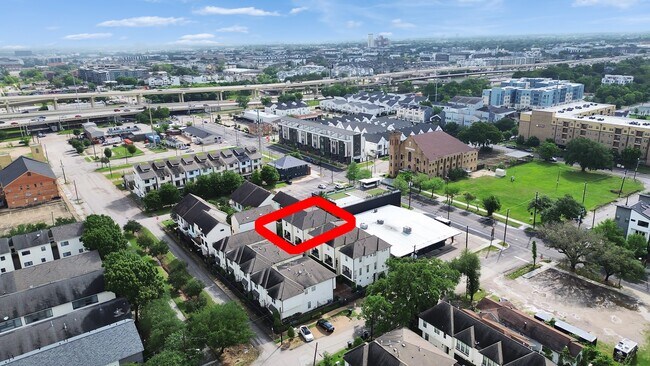 Building Photo - 2309 Hadley St