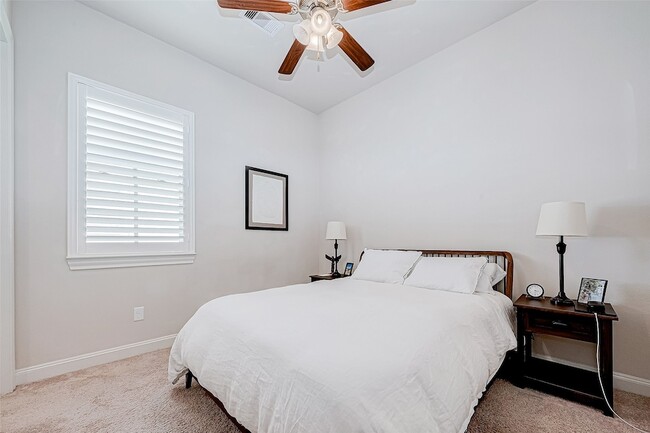 Building Photo - 2524 Sherwin St