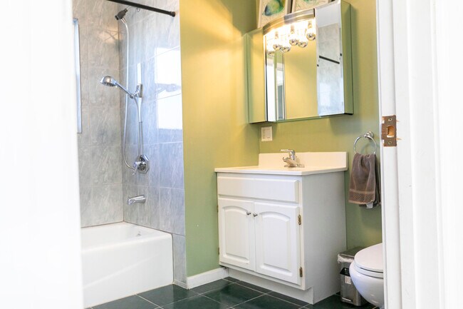 Building Photo - 9535 Osceola Ave