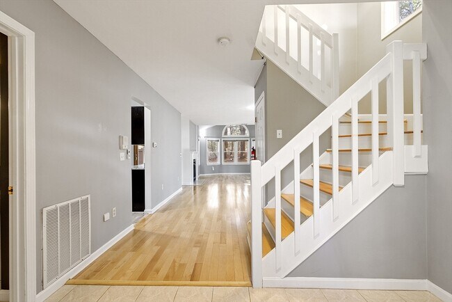 Building Photo - 1105 Ridgefield Cir