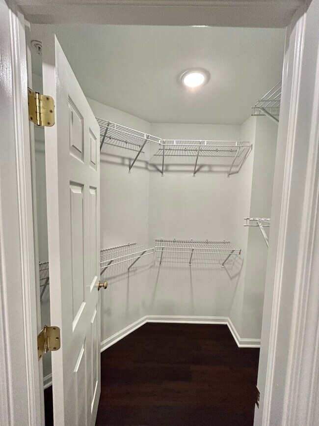 Building Photo - 2375 Chelsea Rd