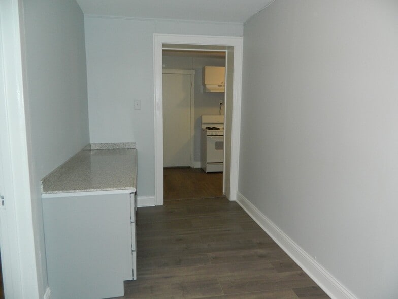 Built In Desk - 2517 W Gunnison St