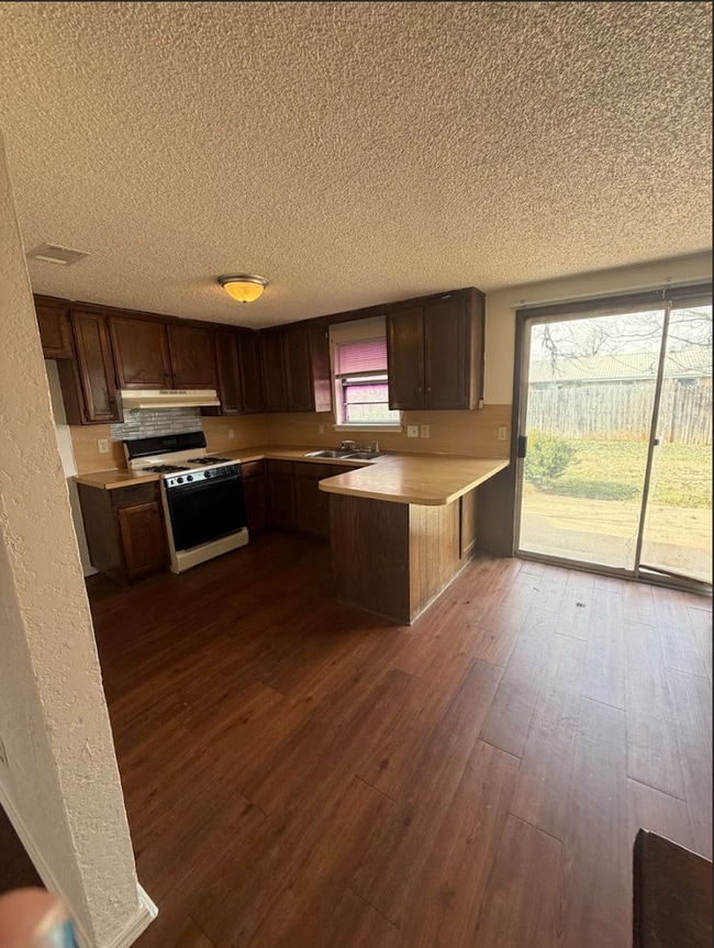 Building Photo - Charming 2 Bed, 1 Bath Home Near OCCC!