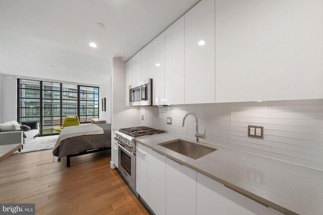 Building Photo - 45 Sutton Square SW