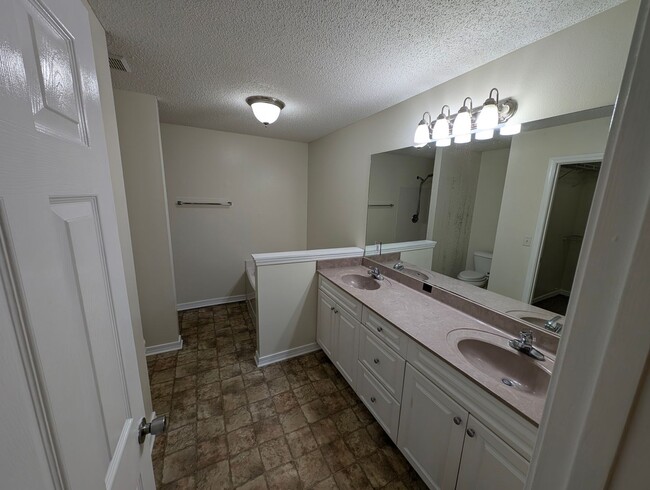 Building Photo - Updated 4-Bedroom Home on a Quiet Street — 1,695 sq ft, Large Garage — Now Accepting Applications