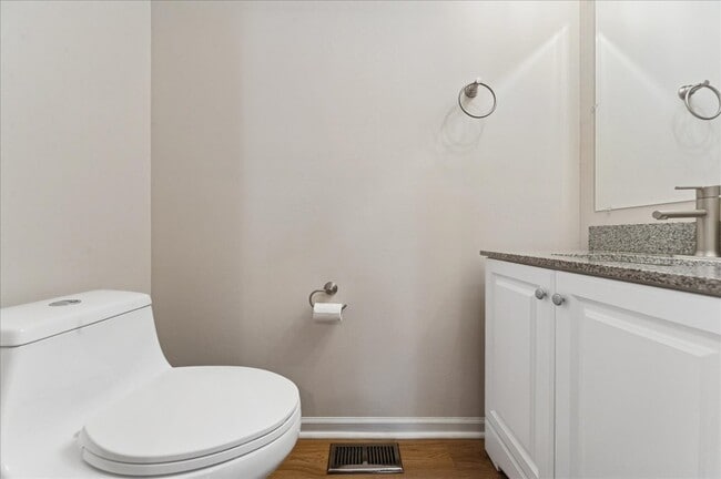 Building Photo - 335 Shadow Bend Dr