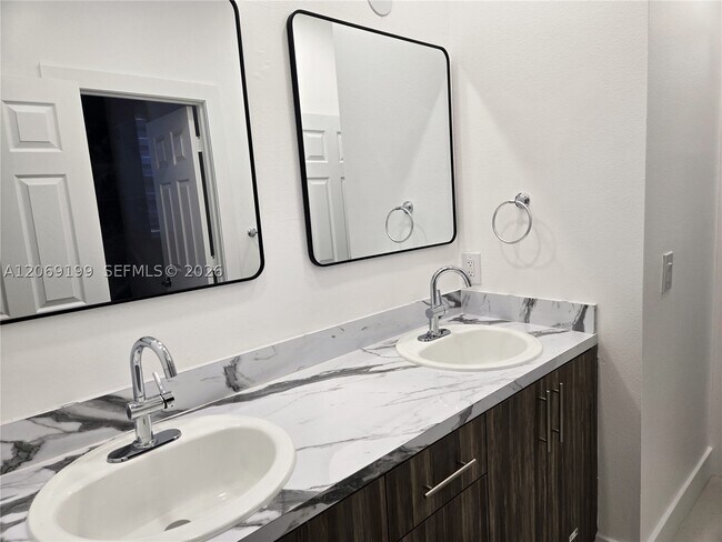 Building Photo - 3124 SW 154th Pl