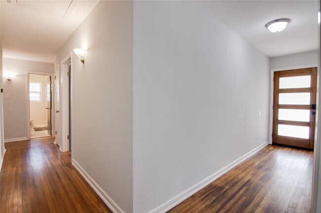 Building Photo - 8922 Opelika St