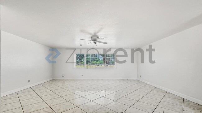 Building Photo - 4109 N Cornelia Ave