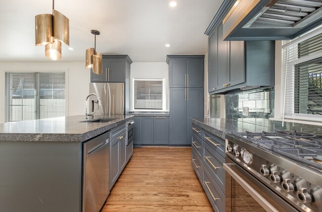 Building Photo - 4148 Normandy Ave