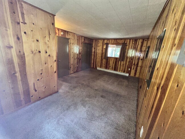 Building Photo - 237 E White Mountain Blvd