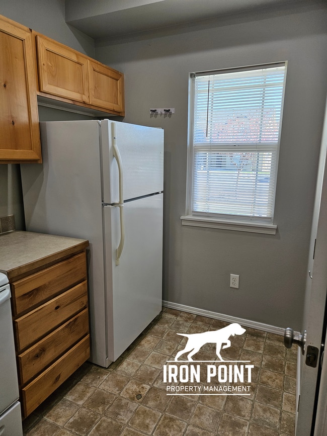 Building Photo - 35WHITEOAK