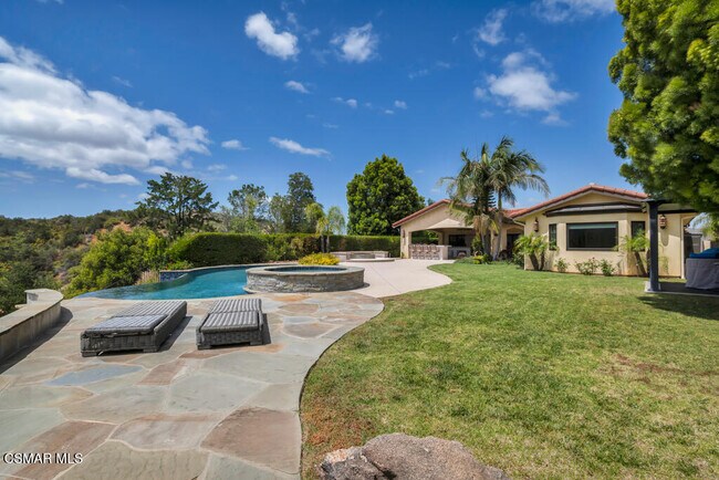 Building Photo - 2076 Hillsbury Rd