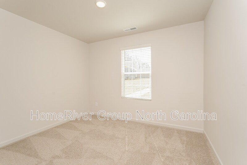 Building Photo - 2803 Carrollwood Dr