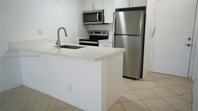 Building Photo - 2771 Riverside Dr