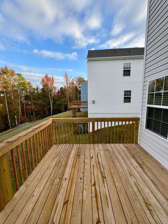 Building Photo - 4BR/2.5BA in Steel Creek's Brightwater Neighborhood