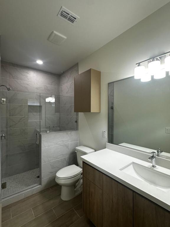 Building Photo - 609 N Emerald Ave