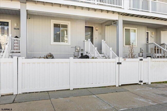 Building Photo - 9616 Pacific Ave