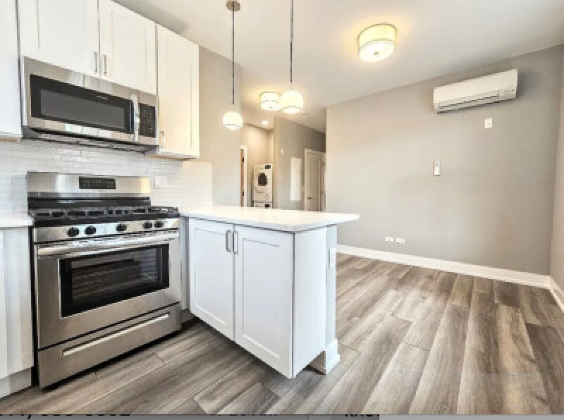 Building Photo - 3919 N Janssen Ave